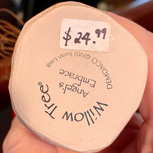 SOLD 🏷 EUC Willow Tree Angel’s Embrace figurine - Picture 6 of 6